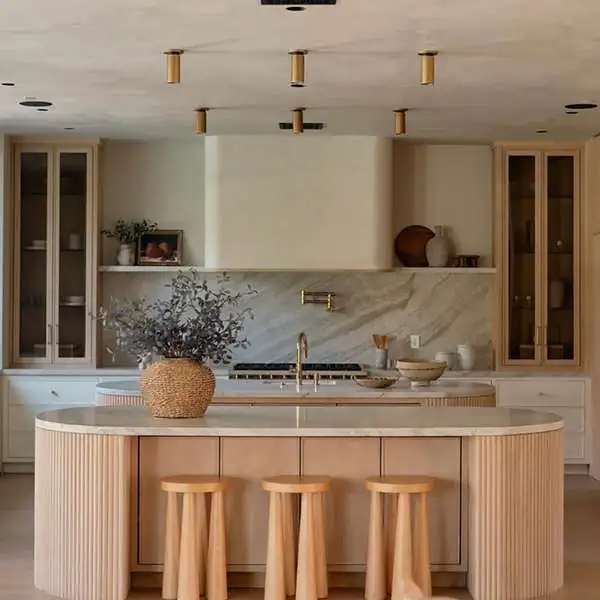 Meoded example of a kitchen with a soft matte Moroccan Clay finish.