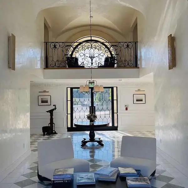 Meoded example of polished Stucco Lamundo plaster in a light-filled foyer.